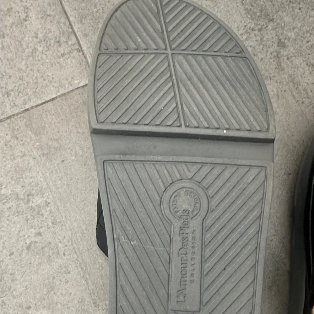 Chic Black Quilted Women's Sandals - Picture 3 of 5